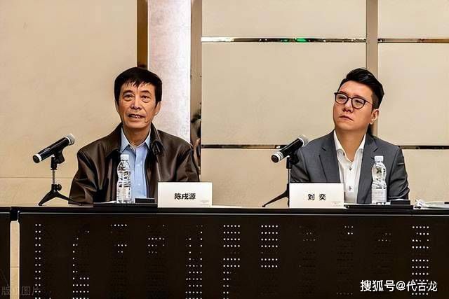 想到这，他立刻拍着胸脯对叶辰说道：叶先生放心，这机场有我的股份，解决一间贵宾休息室再简单不过了，您稍等片刻，我这就安排。